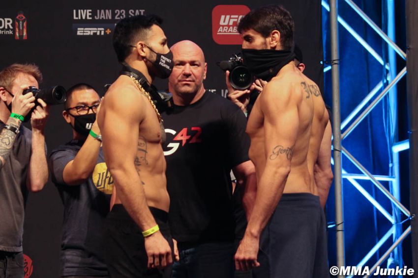 Видео боя Брэд Таварес - Антонио Карлос Джуниор UFC 257
