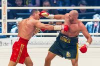 Экс-промоутер Кличко: "Я думаю, что Владимир хочет снова выйти в ринг с Фьюри"