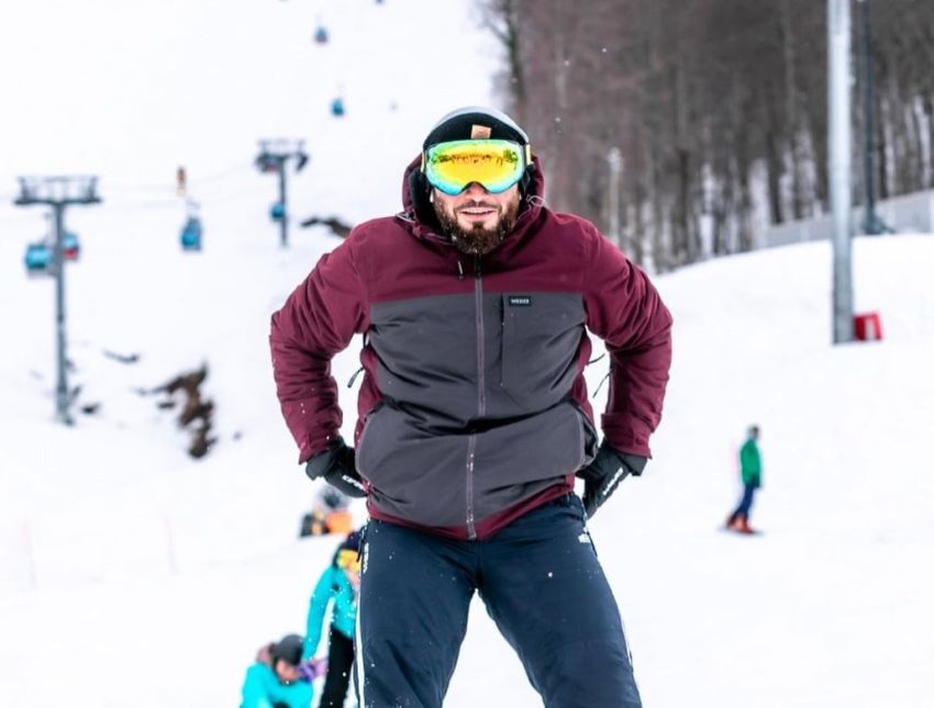 Магомед Исмаилов встал на сноуборд: "Это очень похоже на жизнь – ты все время падаешь"