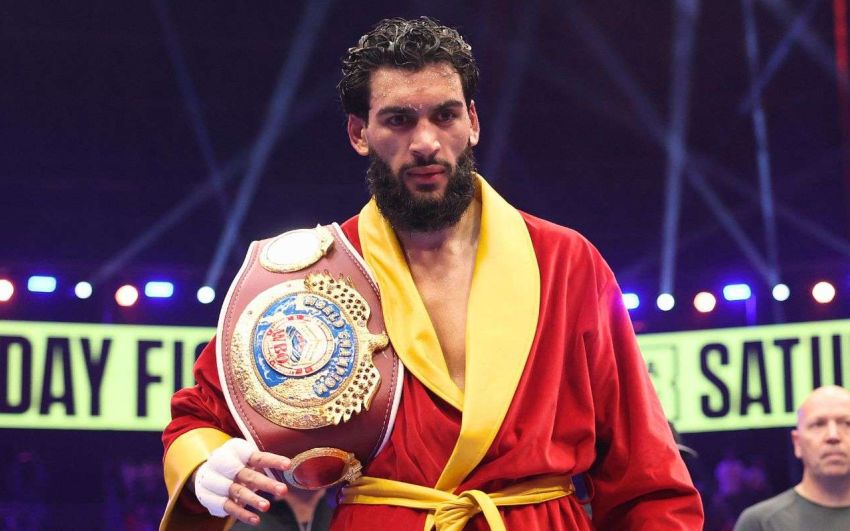 Хамза Шираз раскритиковал WBC за назначение боя с Алимханулы: "Это фарс"