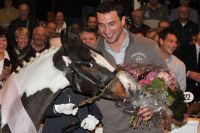 Владимир Кличко покатался на лошади и выразил уважение ковбоям