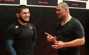 Хабиб Нурмагомедов не хочет, чтобы Кейн Веласкес уходил в профессиональный рестлинг