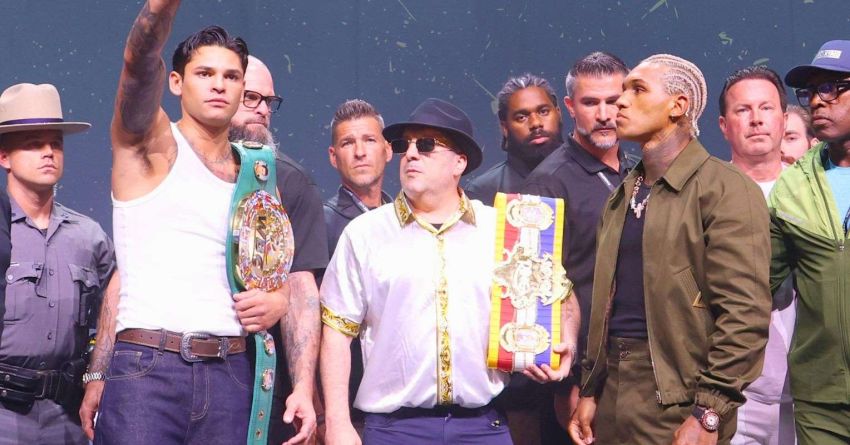 Сауль Альварес назвал фаворита боя Гарсия - Бенн