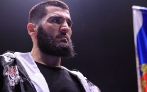 Костя Цзю: "Без разницы, под каким флагом дерется Бетербиев"