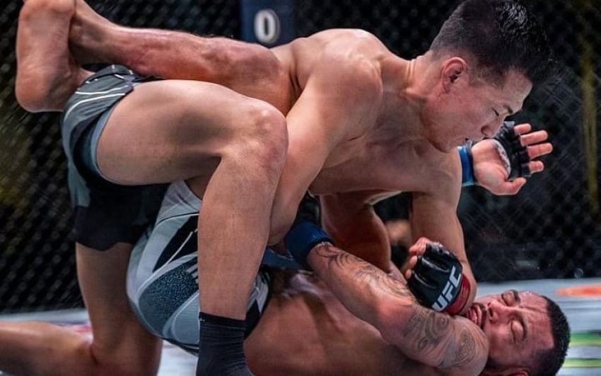 Корейский Зомби одолел судейским решением Дэна Иге в мэйн-ивенте UFC on ESPN 25