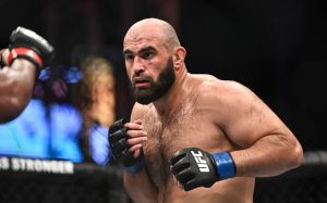 Шамиль Абдурахимов снялся с боя против Криса Дакаса на UFC on ESPN 28