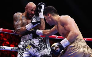 Дмитрий Бивол ответил, потряс ли его Артур в восьмом раунде