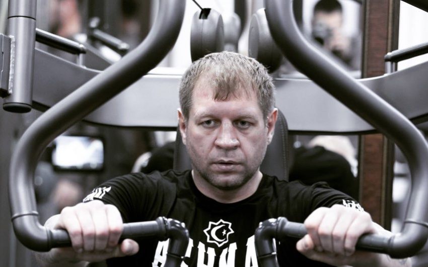 Александр Емельяненко сравнил Шлеменко с родным братом Федором