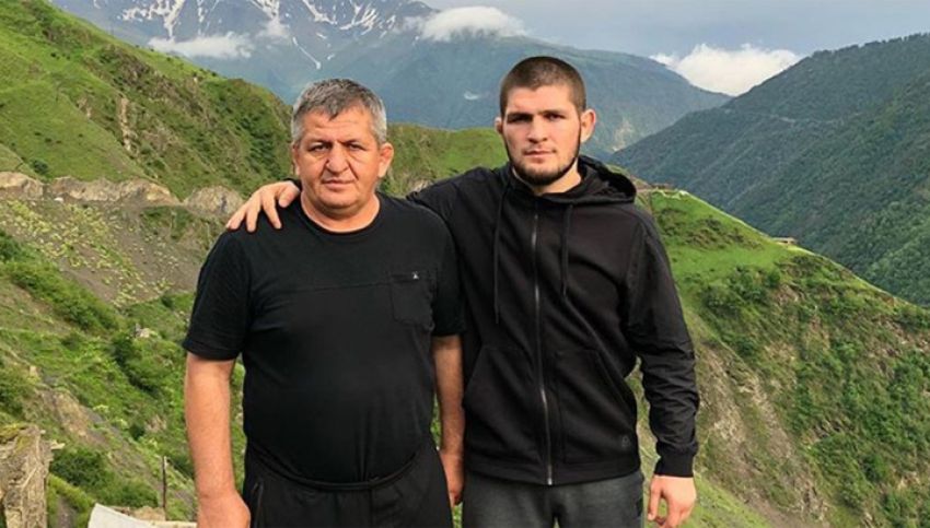 Хабиб Нурмагомедов выложил пост, посвященный годовщине смерти отца: "Всех нас положат в могилу, где мы будем одни"