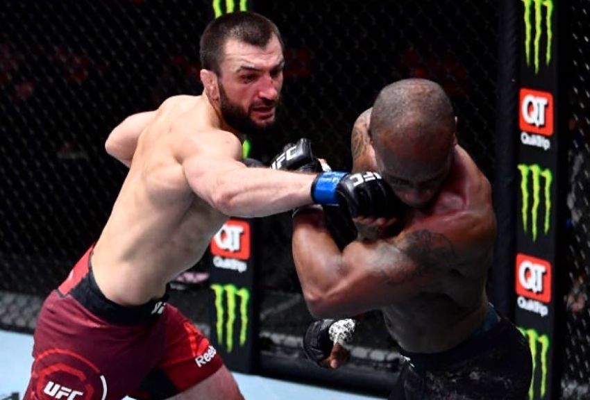 Абубакар Нурмагомедов одержал первую победу в UFC, уверенно одолев Джареда Гудена