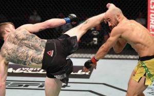 Кори Сандхаген финишировал Марлона Мораеса на UFC on ESPN+ 37