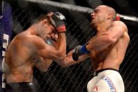 Новый чемпион UFC: Альварес забил Дос Аньоса