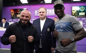 Владимир Минеев оценил шансы Исмаилова на победу над Дуродолой