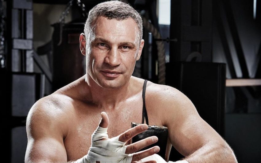 Виталий Кличко подтянулся 50 раз в честь 50-летнего юбилея: "А вы сможете подтянуться столько, сколько вам лет?"