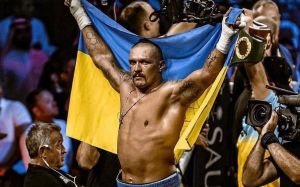 Усик обещает заехать в Крым с украинским флагом: видео