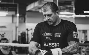 Александр Емельяненко продолжает "ездить на велосипеде"