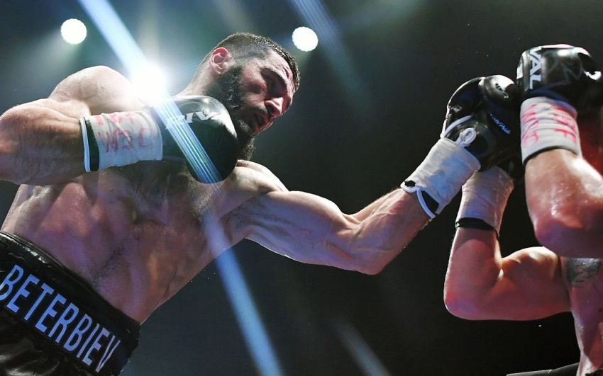 Артур Бетербиев финишировал Адама Дайнеса, защитив титулы WBC и IBF