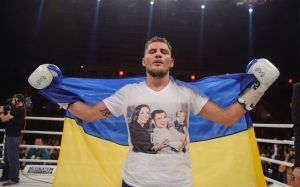 Денис Беринчик защитил титул WBO International в бою с Нихитой Аракавой
