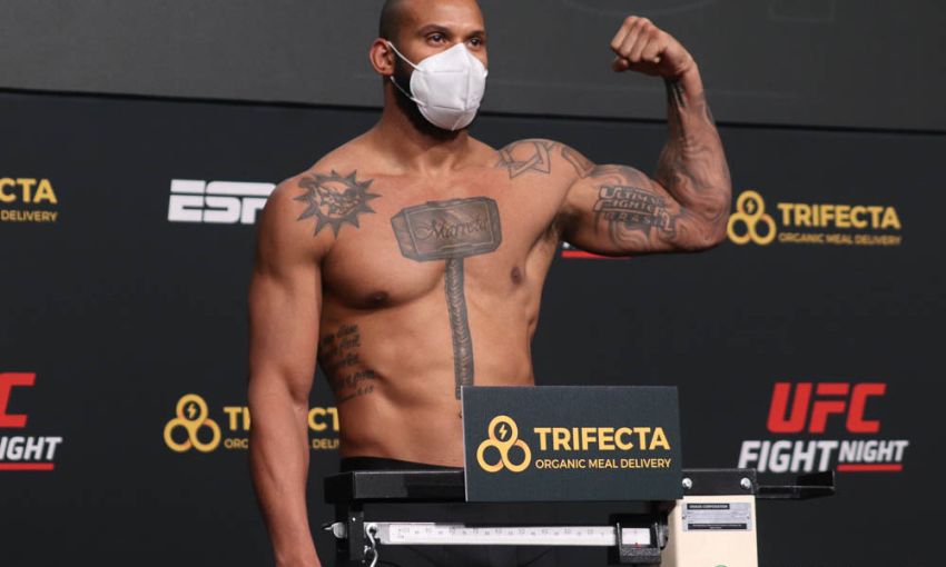 Результаты взвешивания турнира UFC on ESPN+ 40: Тиаго Сантос - Гловер Тейшейра