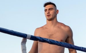 Александр Захожий уверенно победил Кевина Джонсона