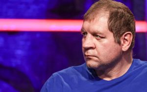 Менеджер Емельяненко рассказал, как проходит реабилитация Александра: "Он тренируется без выходных"