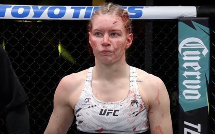 Россиянка Виктория Дудакова ударила тренера после поражения на UFC Fight Night 249: видео