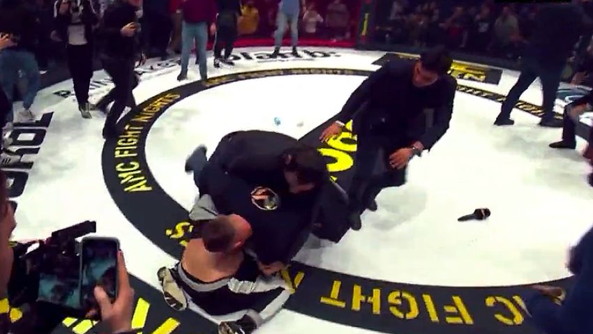Магомед Исмаилов - о драке с Минеевым на турнире AMC Fight Nights: "Он лежал и ничего не делал"
