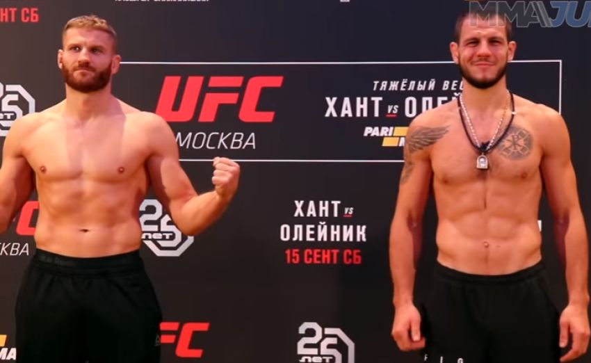 Дуэль взглядов на взвешивании перед турниром UFC Fight Night Moscow