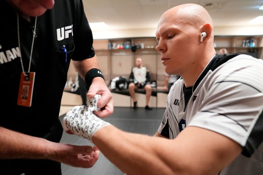 Гуськову понравились перчатки UFC: "Бьешь как голым кулаком"