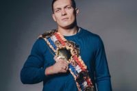 Александр Усик даже в праздники не прекращает тренировки (видео)