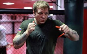 Александр Емельяненко поспорил на автомобиль, что на год бросит пить