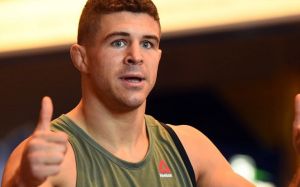 Эл Яквинта снялся с боя против Джастина Гэтжи, UFC ищет замену
