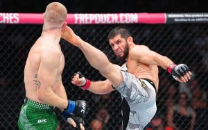 Ислам Махачев победил Йена Мачадо Гэрри в главном событии UFC 330