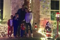 Фотофакт: Роналдо Соуза с семьей готов к Рождеству