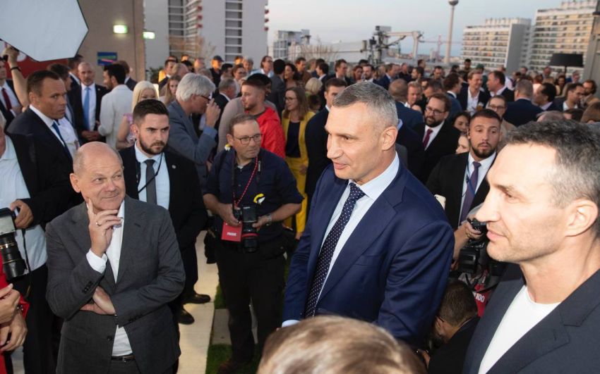 Кличко: "Попросил Шольца быстрее предоставить Украине дальнобойные ракеты Taurus"