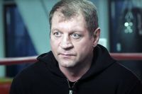 Александр Емельяненко похвастался результатами жима штанги: "А ты сможешь?"