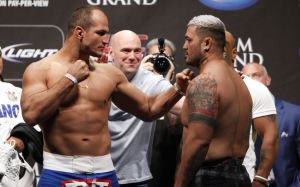 Марк Хант отказался от боя с дос Сантосом на UFC 206 