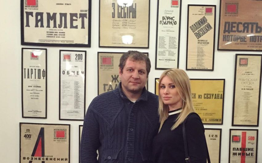 Полина Емельяненко (жена и менеджер Александра): "Александр действительно ограничен в своих передвижениях"