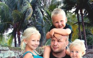 Александр Шлеменко: "Проводить со своими детьми время, а не где-нибудь под забором валяться – это по кайфу"