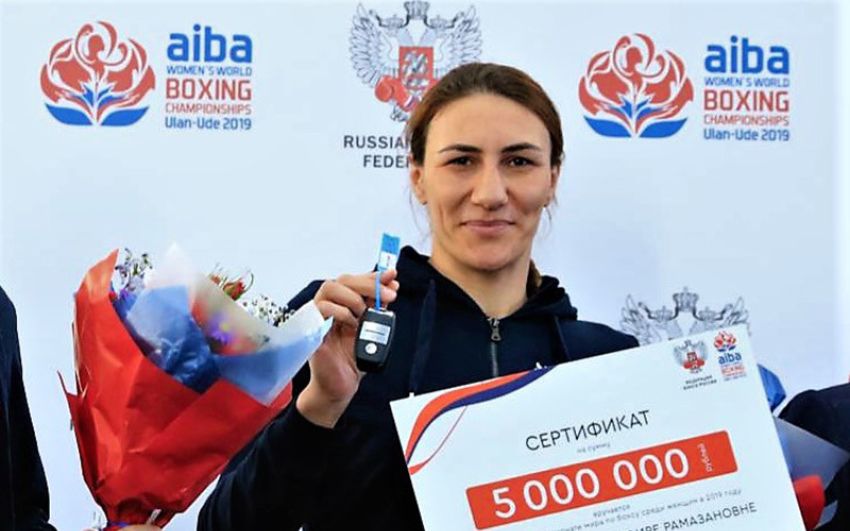 Премия и автомобиль для чемпионки мира по боксу