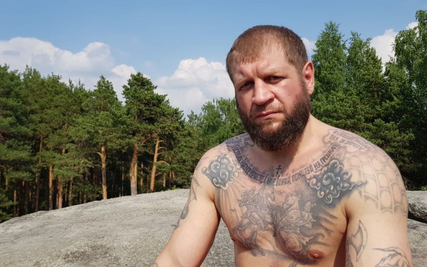 "Все адекватные люди из индустрии это понимают": менеджер Емельяненко прокомментировал желание Александра подраться с Нганну