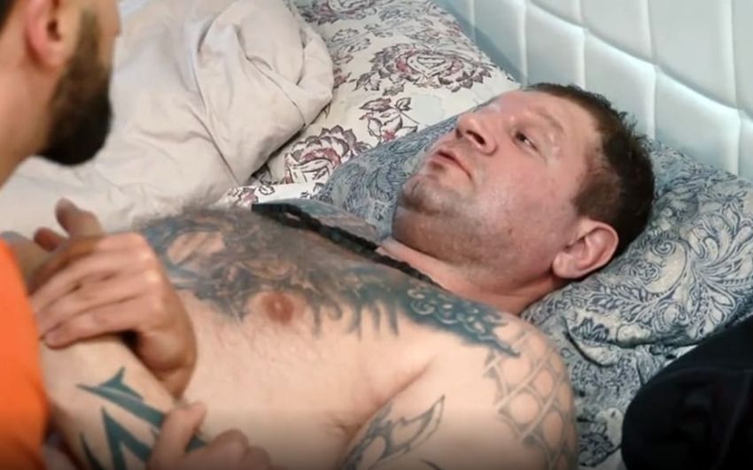 Александр Емельяненко пожаловался на нежелание тренироваться: "Ноги не идут в спортзал"