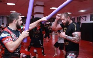 Александр Емельяненко продемонстрировал свои способности избегать ударов соперника