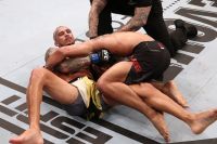 Чарльз Оливейра "задушил" Кевина Ли на UFC Fight Night 170