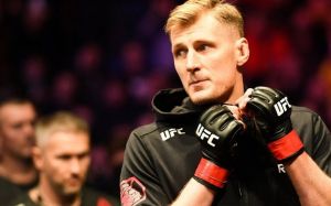 Александр Волков показал свою форму в преддверии боя с Оверимом: "Хейтеры скажут: фотошоп"