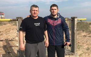 Отец Нурмагомедова ответил на оскорбления Макгрегора в его сторону