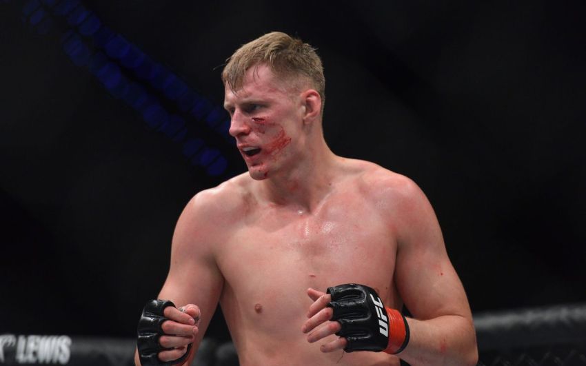 Инсайдер: соперником Александра Волкова на турнире UFC в Москве станет Грег Харди
