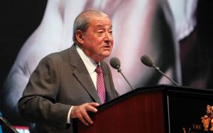 Боб Арум: "Джошуа должен драться в США"