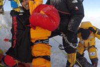  Футболку с именем Хабиба Нурмагомедова подняли на Эверест