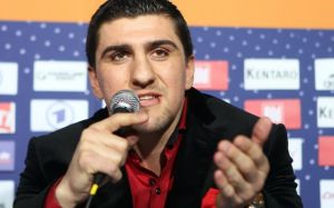 Хук: «Усик еще не опытен, можно сказать, что он любитель»